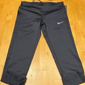 Nike tight fit crop running tights size medium, nwt